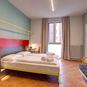 Hostel Meininger Garibaldi, Mediolan